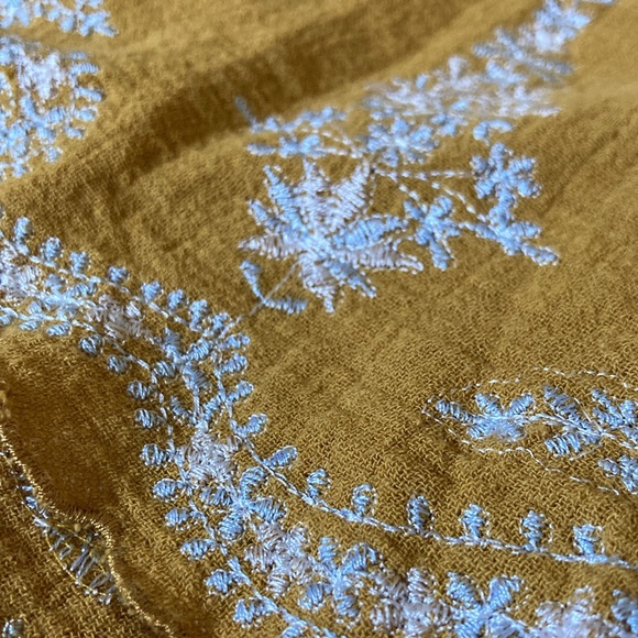 FP Embroidered crop top - Picture 16 of 17